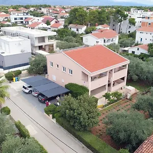 Apartman Mario, Vir
